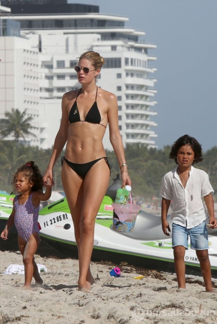 Doutzen Kroes ailesiyle tatilde