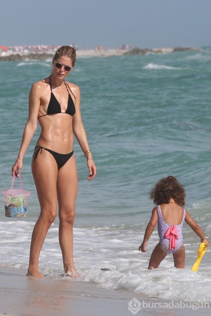 Doutzen Kroes ailesiyle tatilde