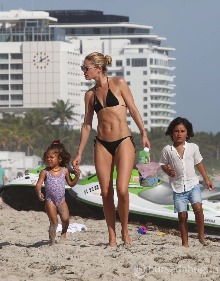 Doutzen Kroes ailesiyle tatilde
