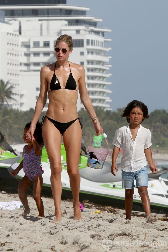 Doutzen Kroes ailesiyle tatilde