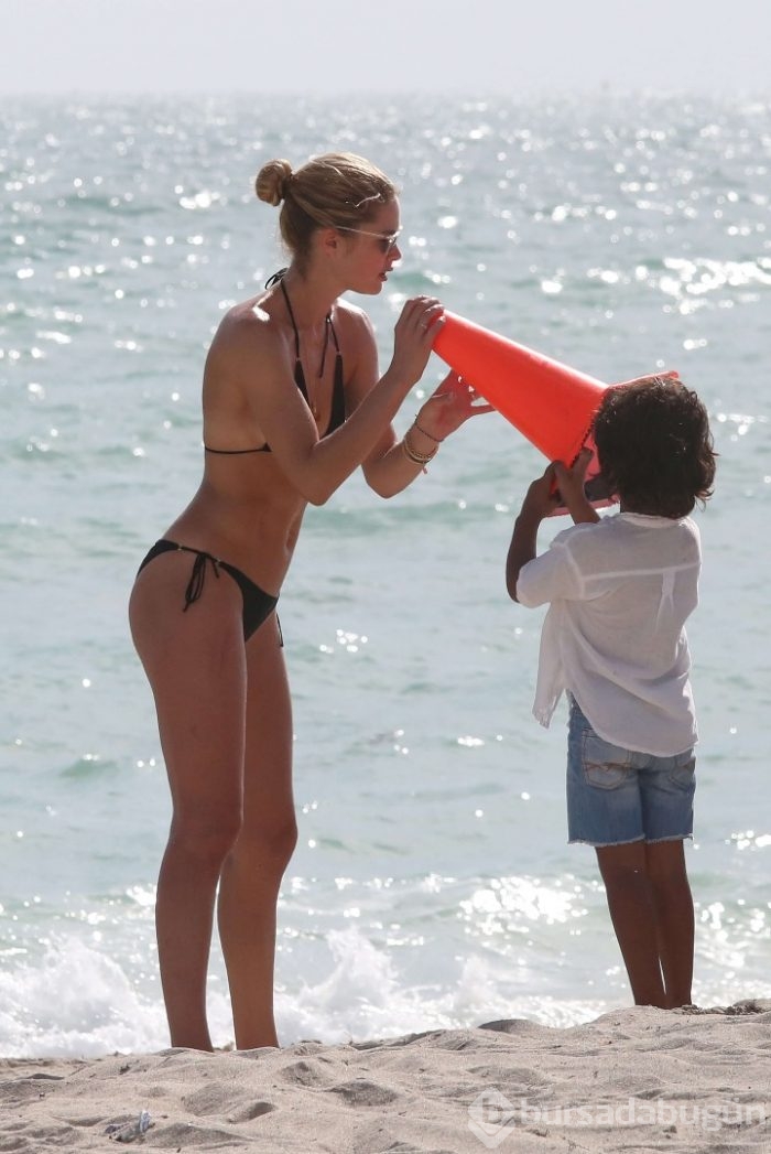 Doutzen Kroes ailesiyle tatilde