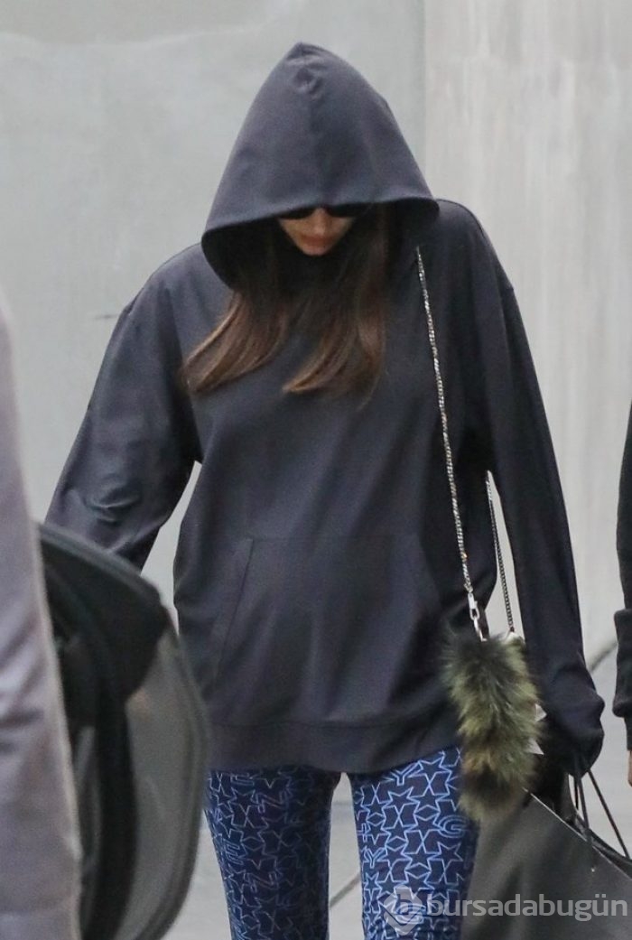 Irina Shayk Vogue için sörfçü oldu
