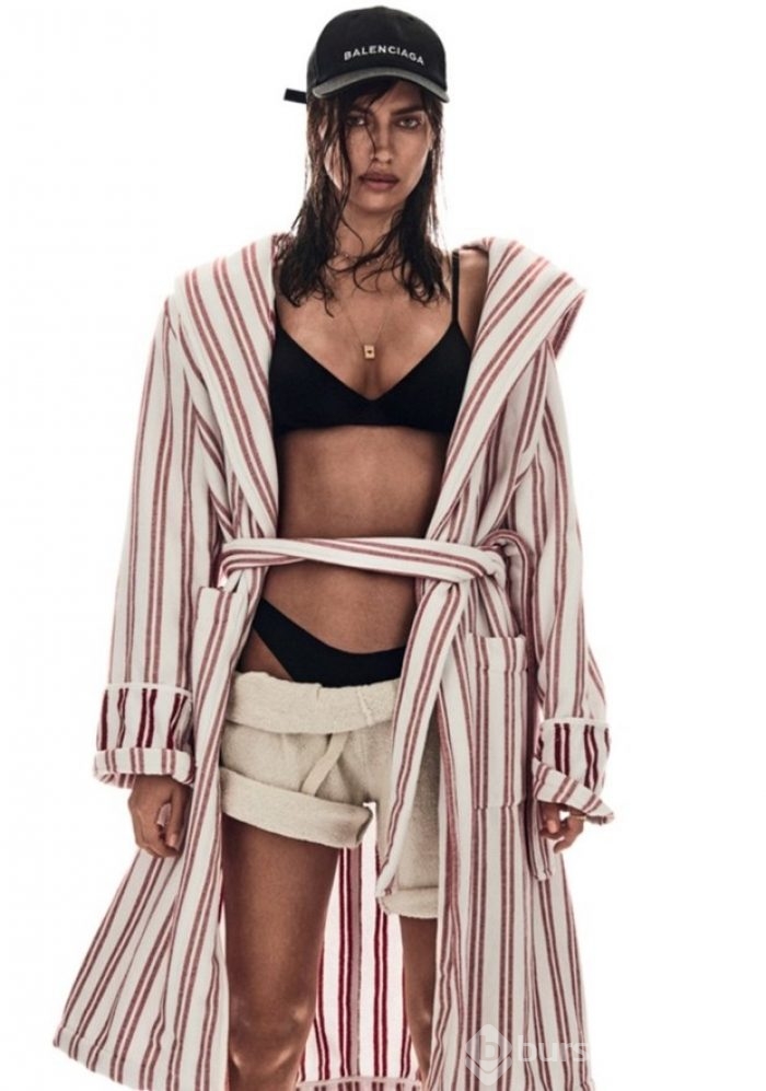 Irina Shayk Vogue için sörfçü oldu