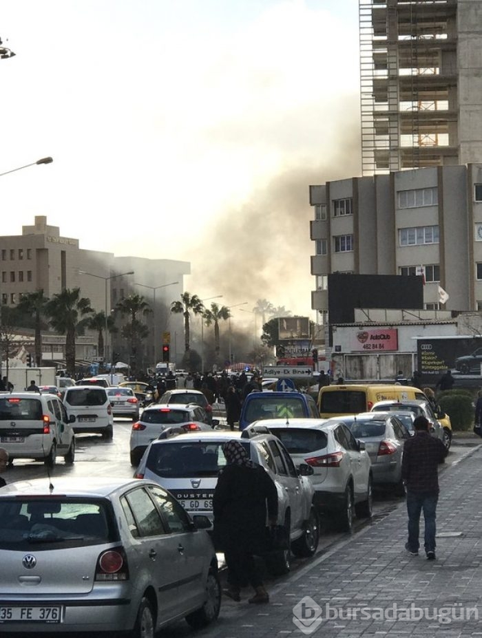 İzmir'de adliye önünde patlama
