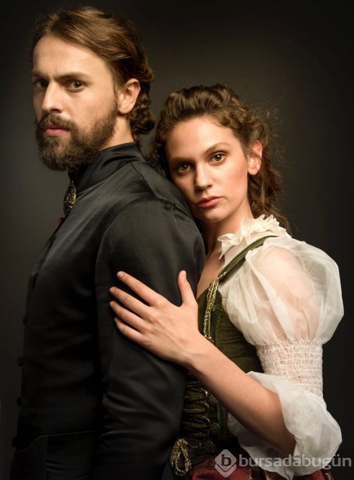 Farah Zeynep Abdullah ile Metin Akdülger birlikte mi? (Dizi aşkları)