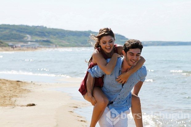 Farah Zeynep Abdullah ile Metin Akdülger birlikte mi? (Dizi aşkları)