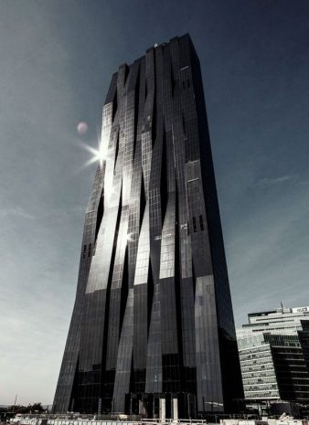 En değişik tasarımlı binalar