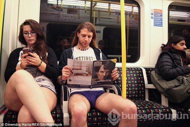 Pantolon giymeden metroya bindiler