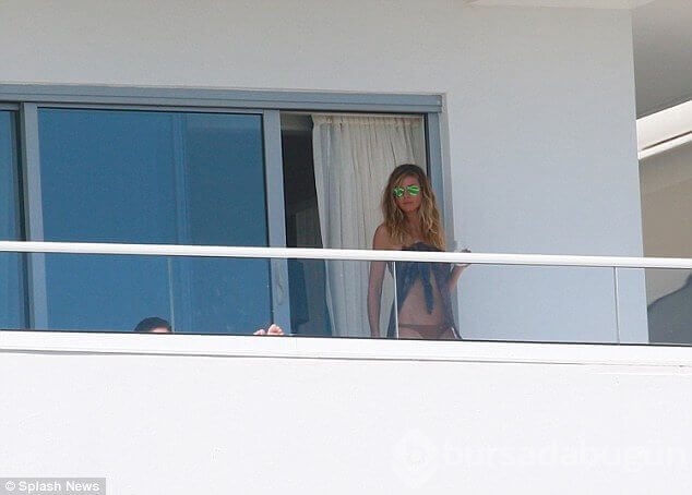 Heidi Klum bikini üstünü giymedi