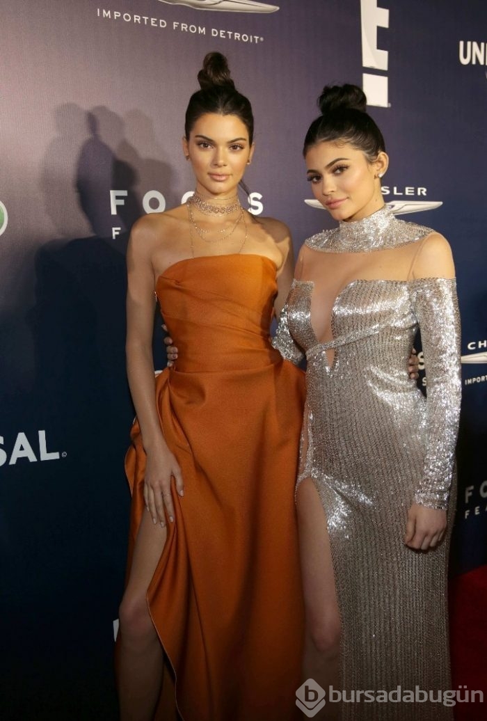 Jenner kardeşler partiye damga vurdu