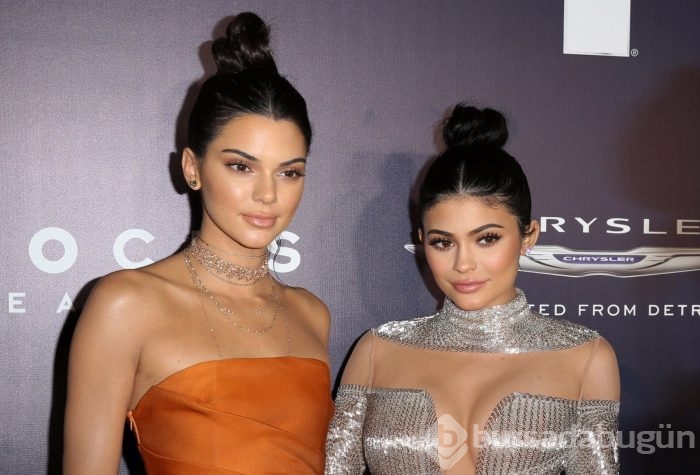 Jenner kardeşler partiye damga vurdu