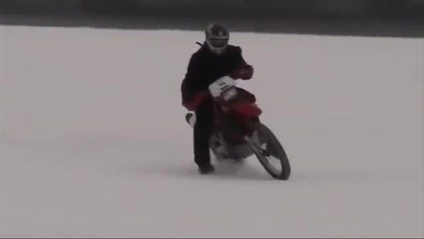 Kar lastiğini kendisi yaptı