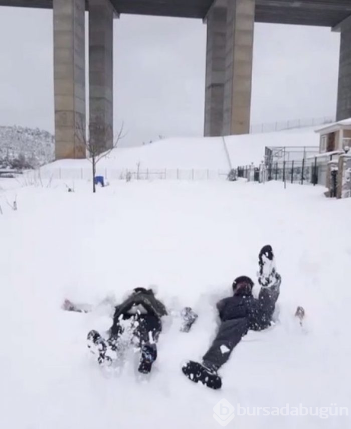 Eşine öpücük yağmuru
