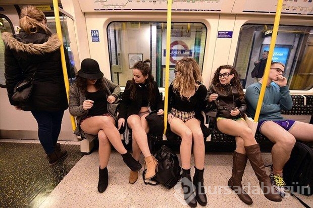 Metroda pantolonsuz yolculuk