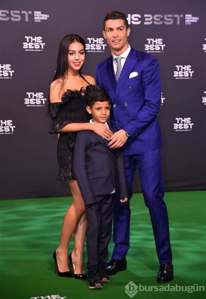 Ronaldo'nun yeni sevgilisi törene damga vurdu!