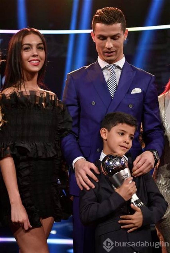 Ronaldo'nun yeni sevgilisi törene damga vurdu!