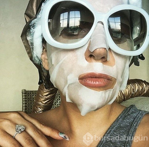 Ünlülerin güzellik maskeli selfie'leri