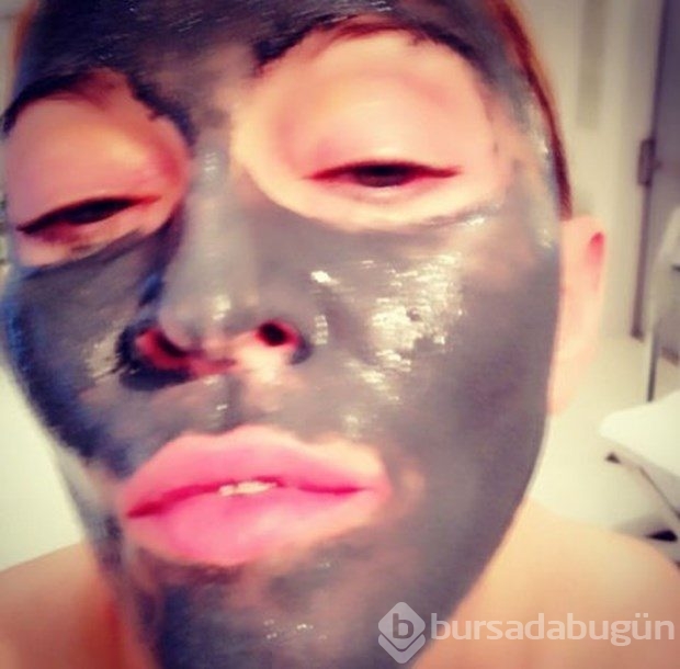 Ünlülerin güzellik maskeli selfie'leri