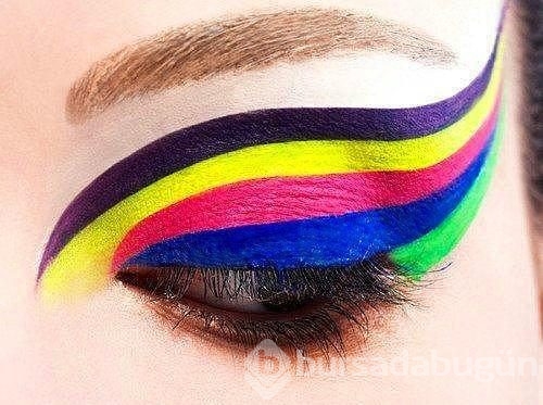 Kolay eyeliner çekmek için 22 ilginç taktik