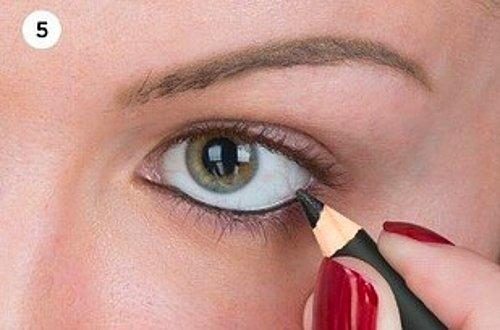 Kolay eyeliner çekmek için 22 ilginç taktik