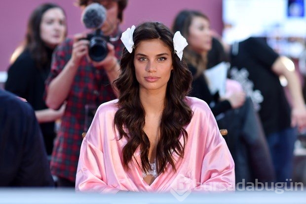 Sara Sampaio 'kaplumbağa kız' oldu
