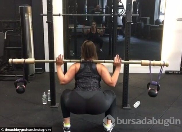Ashley Graham, Instagram paylaşımlarıyla dikkat çekiyor