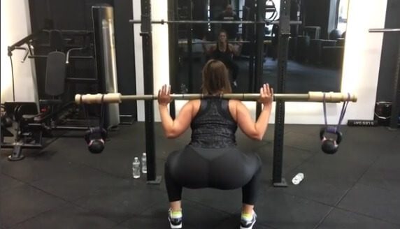 Ashley Graham, Instagram paylaşımlarıyla dikkat çekiyor