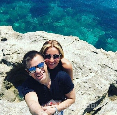 Pınar Altuğ'un dekoltesi olay oldu