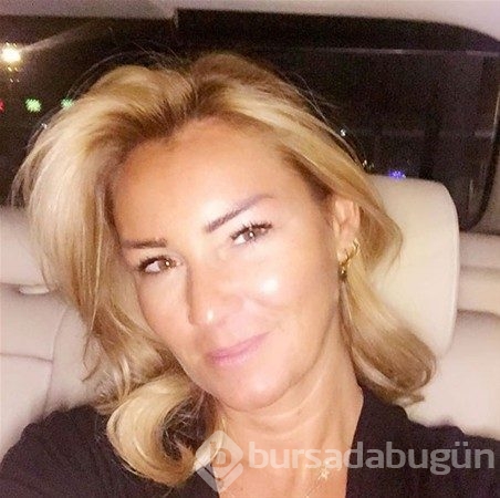 Pınar Altuğ'un dekoltesi olay oldu