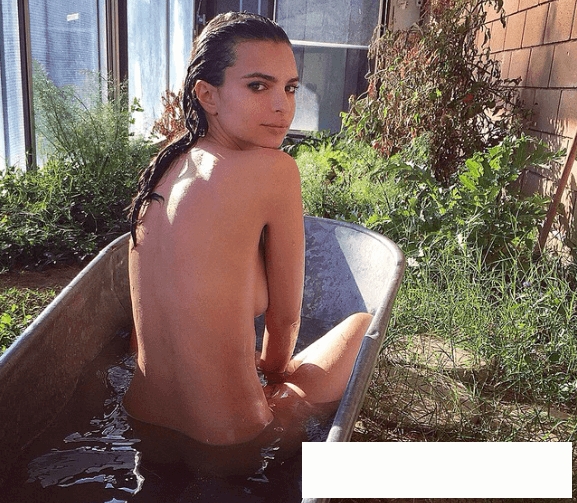 Emily sütyenli fotoğrafını paylaştı