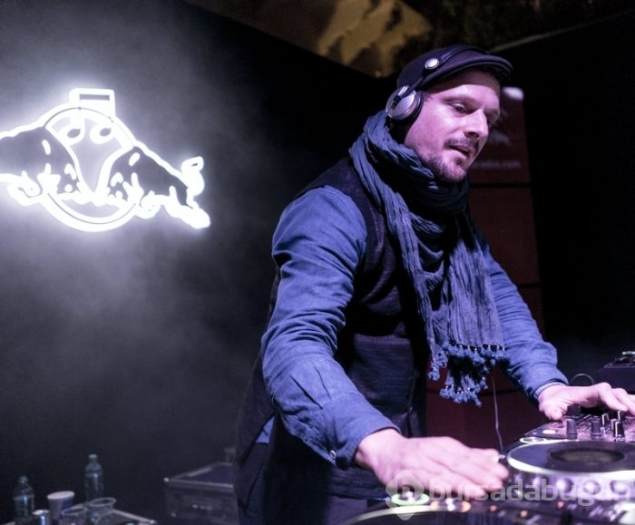 Tekno müzik tüp bebekleri büyütüyor