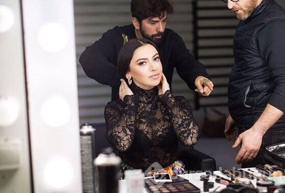 Hadise'nin dantel sevgisi kıyafetlerine yansıyor