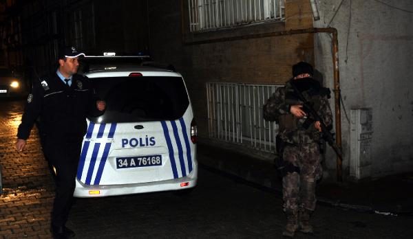 İstanbul'da emniyete ve AK Parti binasına saldırı girişimi