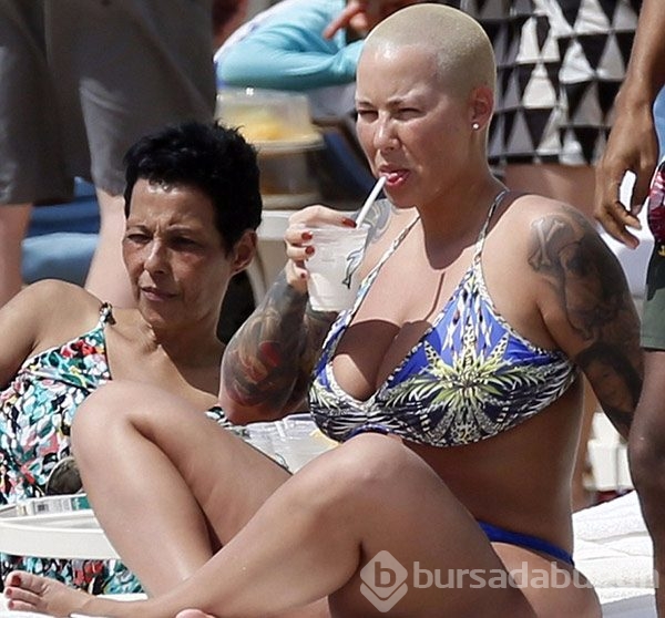 Plajda Amber Rose rüzgarı