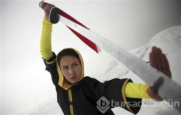 Dövüş sporu öğrenen Afgan genç kızlar
