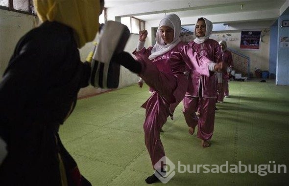 Dövüş sporu öğrenen Afgan genç kızlar