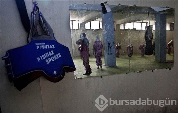Dövüş sporu öğrenen Afgan genç kızlar