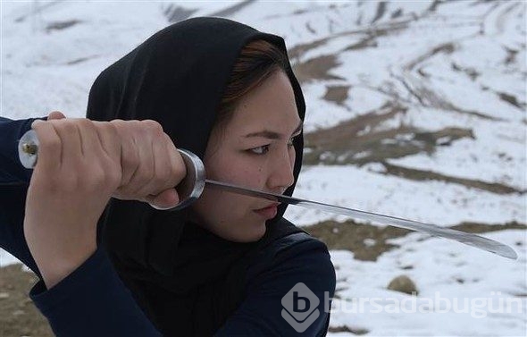 Dövüş sporu öğrenen Afgan genç kızlar
