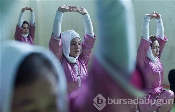 Dövüş sporu öğrenen Afgan genç kızlar
