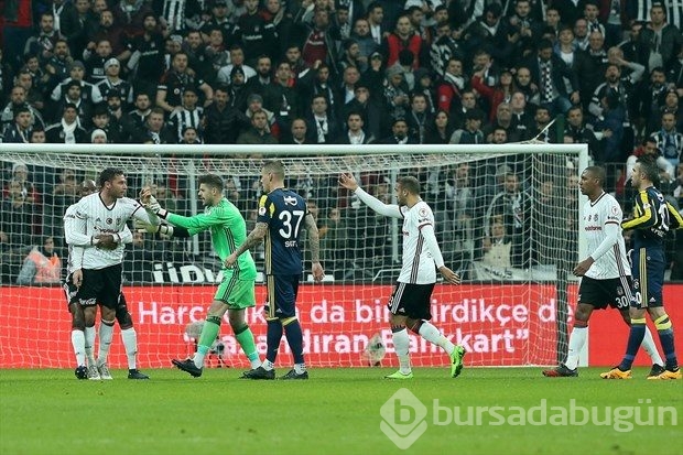 Van Persie: Tosic kırmızı kartı haketti