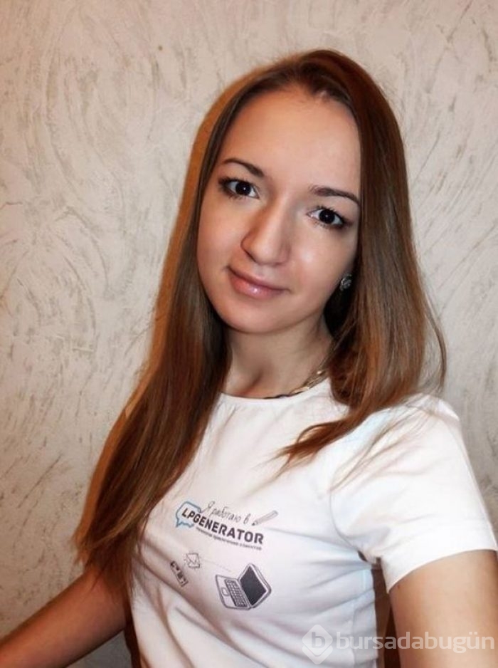 Uyuma saatinde geliyor, erkeklerin yatağını ısıtıyor!
