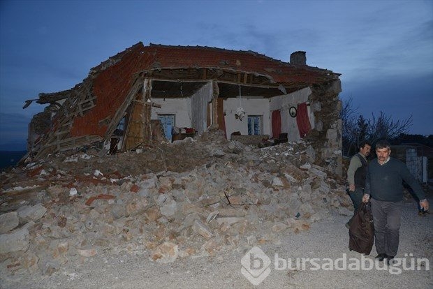 Çanakkale'de depremin bilançosu: 13 köyde 313 ev hasar gördü, 8 kişi yaralandı