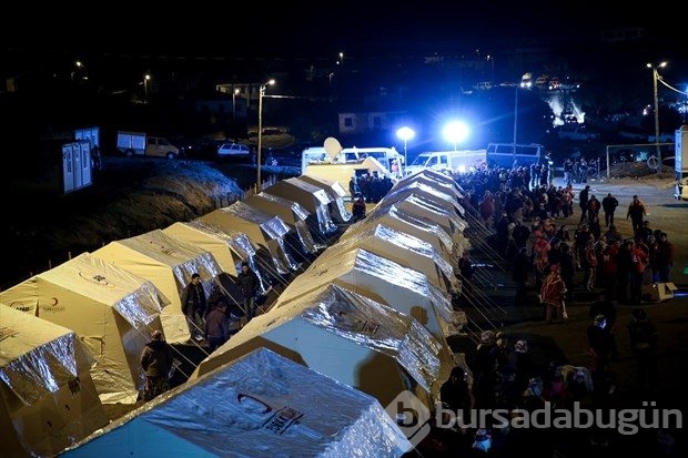 Çanakkale'de depremin bilançosu: 13 köyde 313 ev hasar gördü, 8 kişi yaralandı