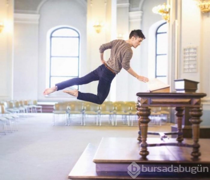 Bale yaparken fotoğraflarını çeken adam 