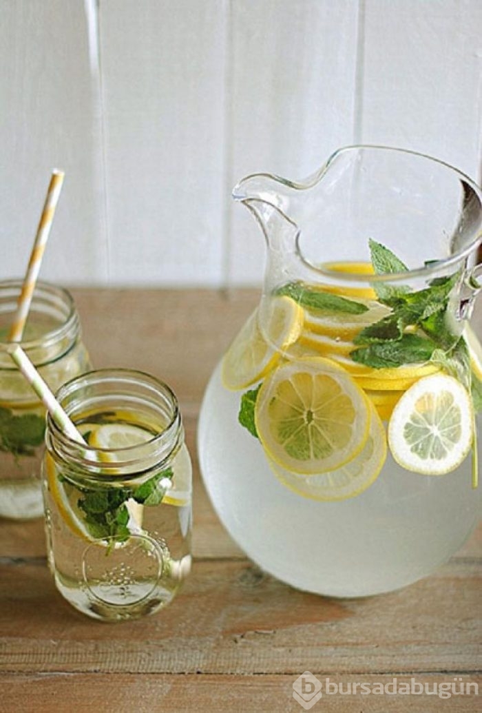 En lezzetli 7 detoks içeceği