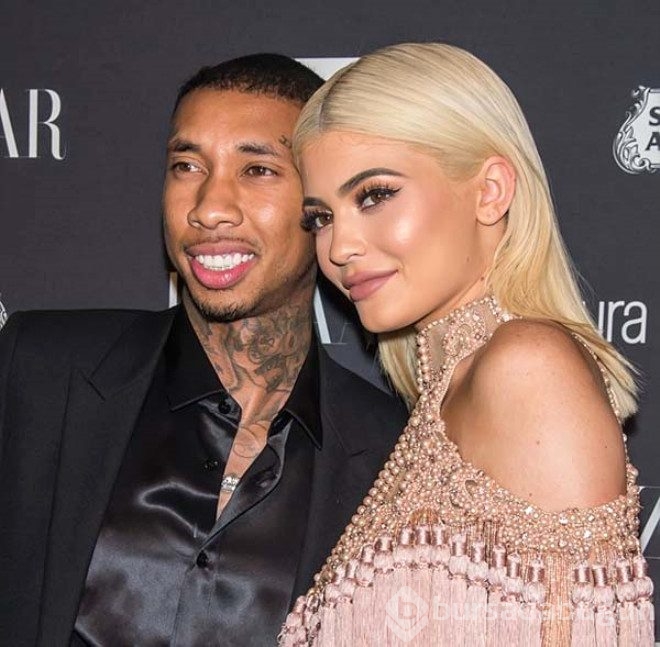 Irkçılıkla suçlanan Kylie Jenner hayranlarına küfür etti