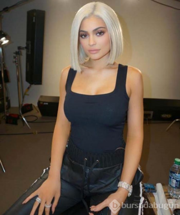 Irkçılıkla suçlanan Kylie Jenner hayranlarına küfür etti