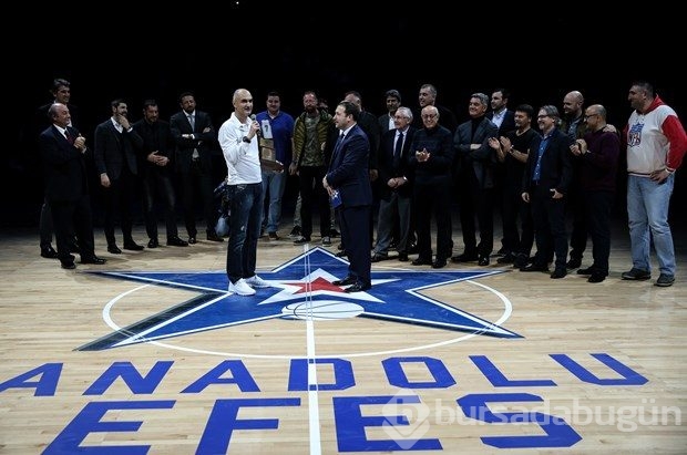 Anadolu Efes'ten Naumoski'ye büyük onur