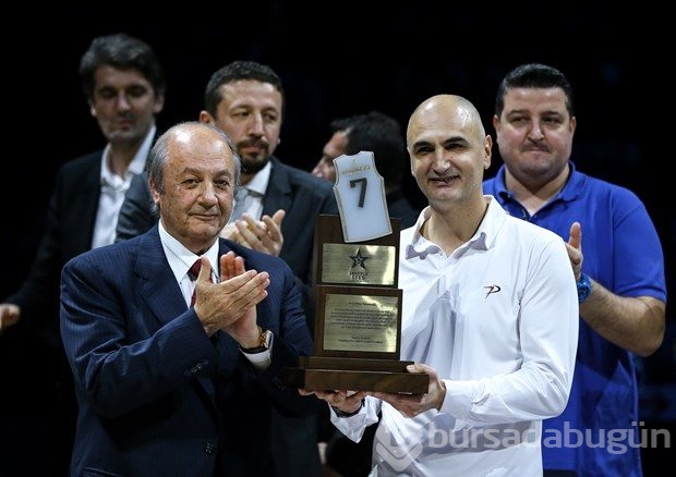 Anadolu Efes'ten Naumoski'ye büyük onur