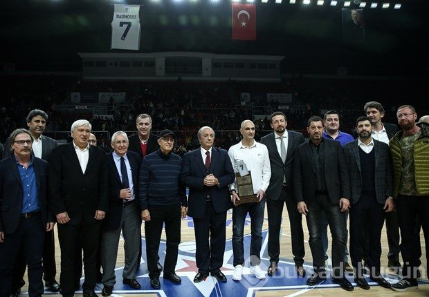 Anadolu Efes'ten Naumoski'ye büyük onur